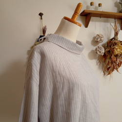 Ｗガーゼ ハイネックブラウスストライプグレー×白 4枚目の画像