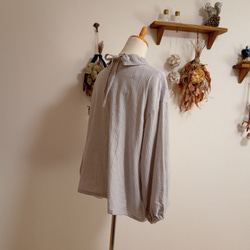 Ｗガーゼ ハイネックブラウスストライプグレー×白 3枚目の画像