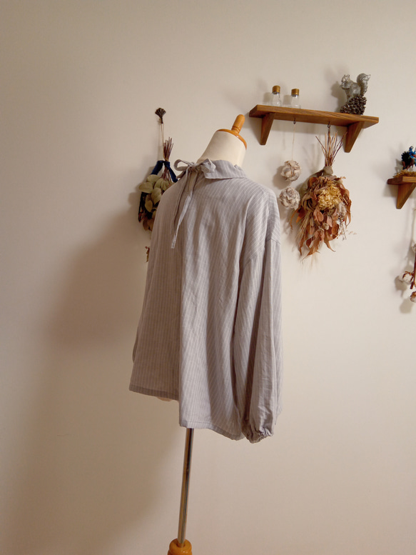 Ｗガーゼ ハイネックブラウスストライプグレー×白 3枚目の画像