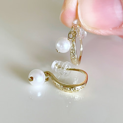 14kgf 痛くないイヤリング❦デザインフープ＆パール エレガント シンプル 小ぶり 4枚目の画像