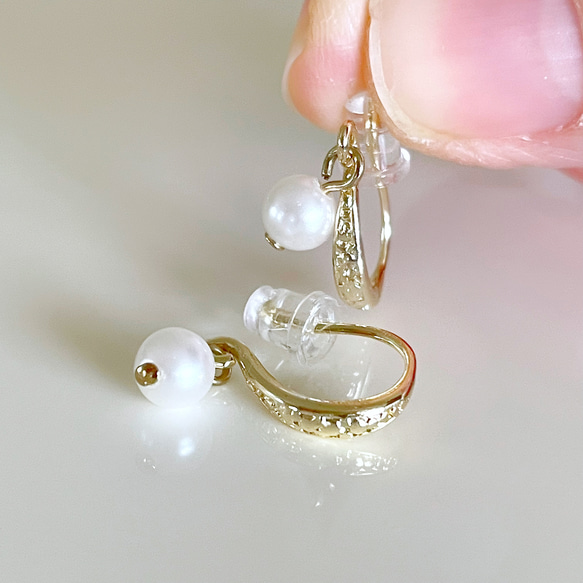 14kgf 痛くないイヤリング❦デザインフープ＆パール エレガント シンプル 小ぶり 4枚目の画像