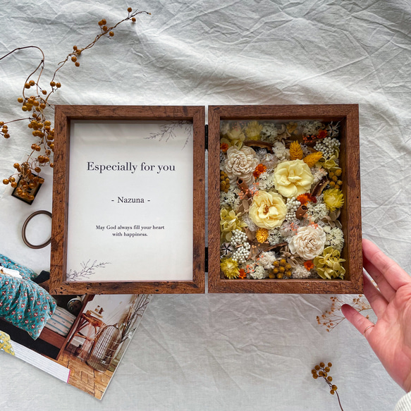 【両親贈呈品・写真入れOK】思い出に残るお花のフォトボックス（黄色）　誕生日祝い　結婚祝い　子育て感謝状 1枚目の画像