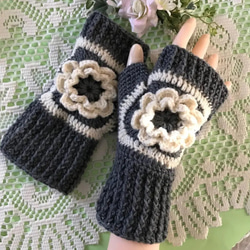 ハンドメイド　グラニースクエアフード付きカーディガン　W ハンドメイド グラニースクエアフード付きカーディガン W