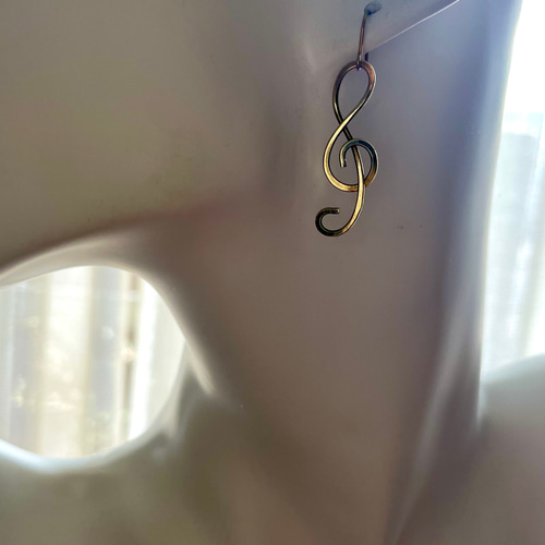 ト音記号と八分音符のピアス（イヤリング） ピアス（フック・チェーン