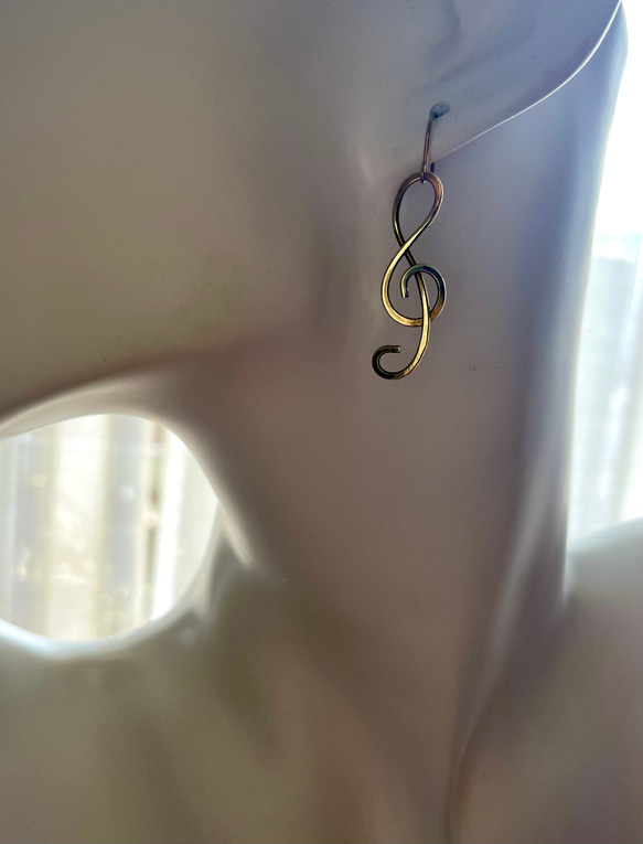 ト音記号と八分音符のピアス（イヤリング） 4枚目の画像
