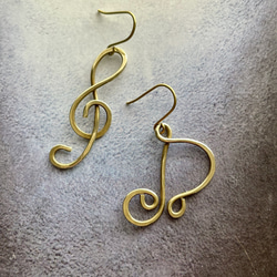 ト音記号と八分音符のピアス（イヤリング） 3枚目の画像