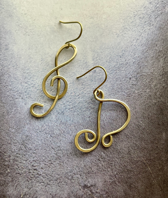 ト音記号と八分音符のピアス（イヤリング） 3枚目の画像