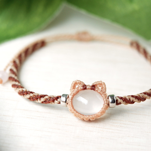 スターローズクォーツの茶トラ猫ちゃんブレスレット * マクラメ編み