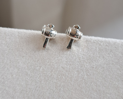 小さな 打ち出の小槌のピアス 】ウチデノコヅチ ピアス 縁起物