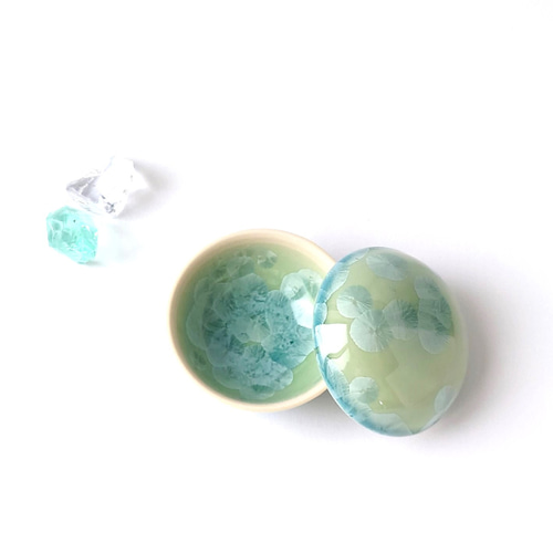 小さな可愛いボンボニエール。花結晶（緑） ボンボニエール 磁器