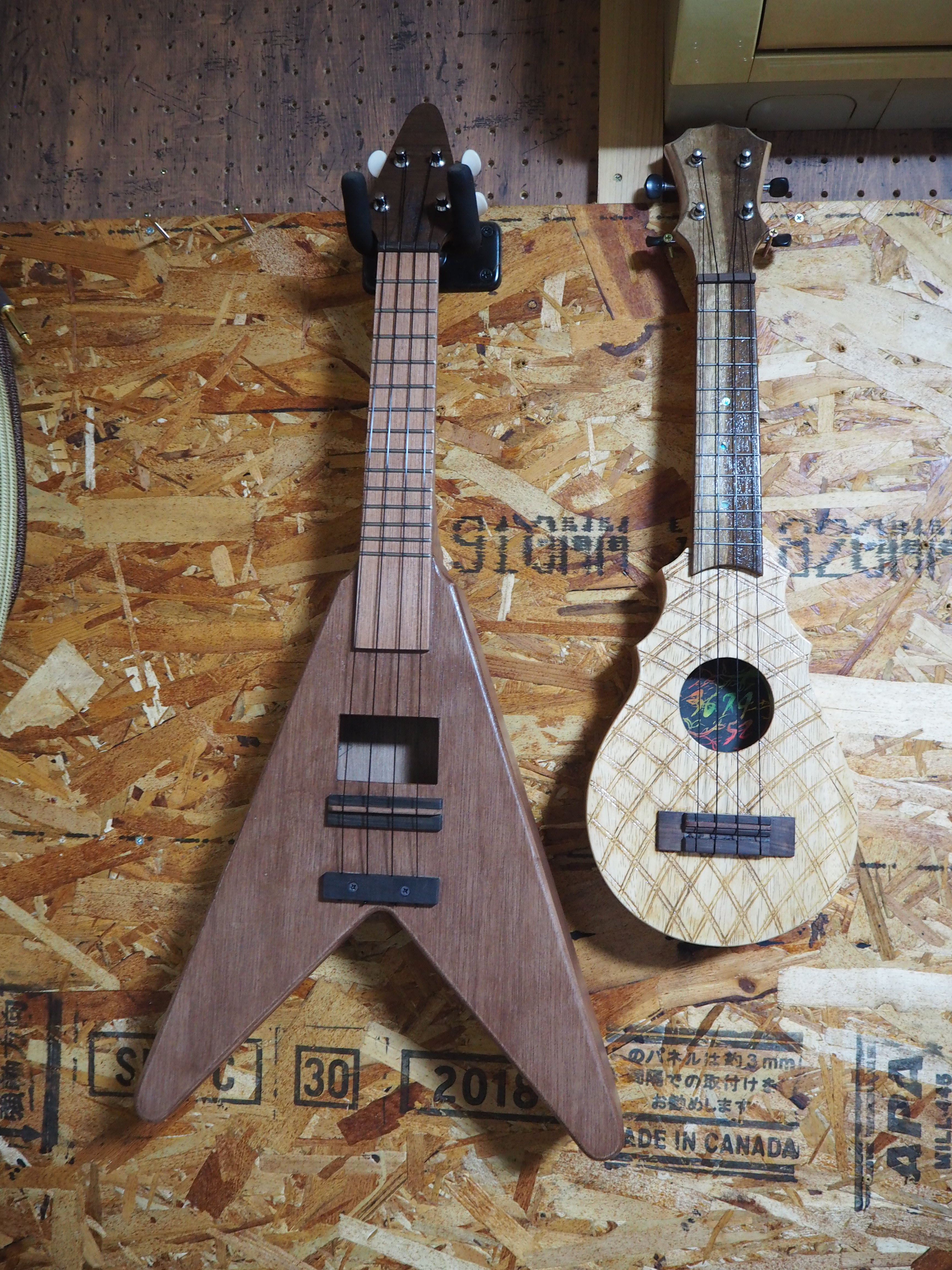 ウクレレ　フライングV　ギタレレ