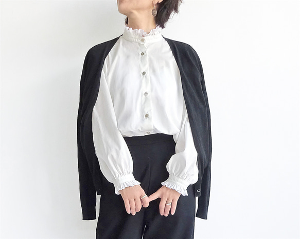 「ワケありな逸品H-2」フリルブラウス（ホワイト） 1枚目の画像