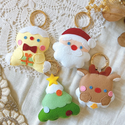 サンタクロースキーホルダー ぬいぐるみ kasumisou.handmade 通販