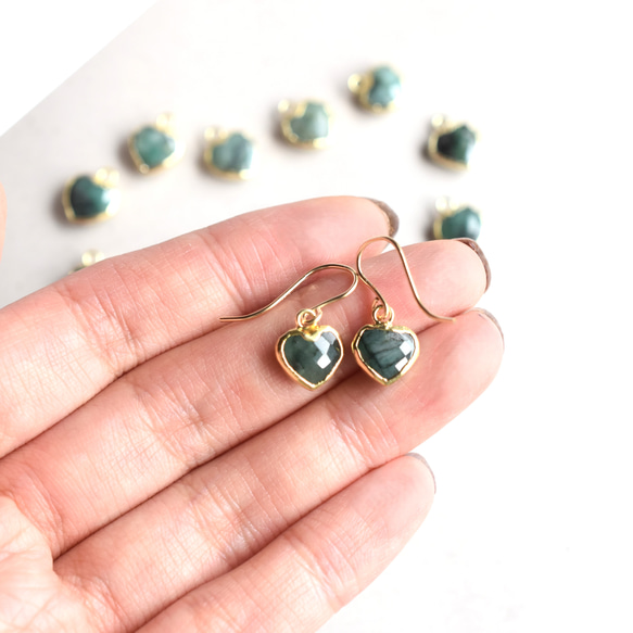 5月誕生石【限定数のみ・イヤリング変更可】モスグリーン♪　ハート　エメラルド　フレーム　サージカルステンレスフックピアス 7枚目の画像