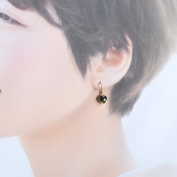 5月誕生石【限定数のみ・イヤリング変更可】モスグリーン♪　ハート　エメラルド　フレーム　サージカルステンレスフックピアス 9枚目の画像