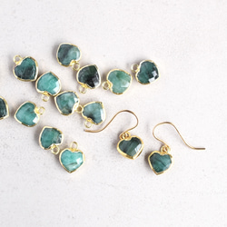 5月誕生石【限定数のみ・イヤリング変更可】モスグリーン♪　ハート　エメラルド　フレーム　サージカルステンレスフックピアス 6枚目の画像