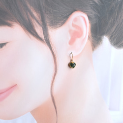 5月誕生石【限定数のみ・イヤリング変更可】モスグリーン♪　ハート　エメラルド　フレーム　サージカルステンレスフックピアス 8枚目の画像