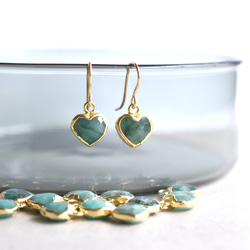 5月誕生石【限定数のみ・イヤリング変更可】モスグリーン♪　ハート　エメラルド　フレーム　サージカルステンレスフックピアス 5枚目の画像