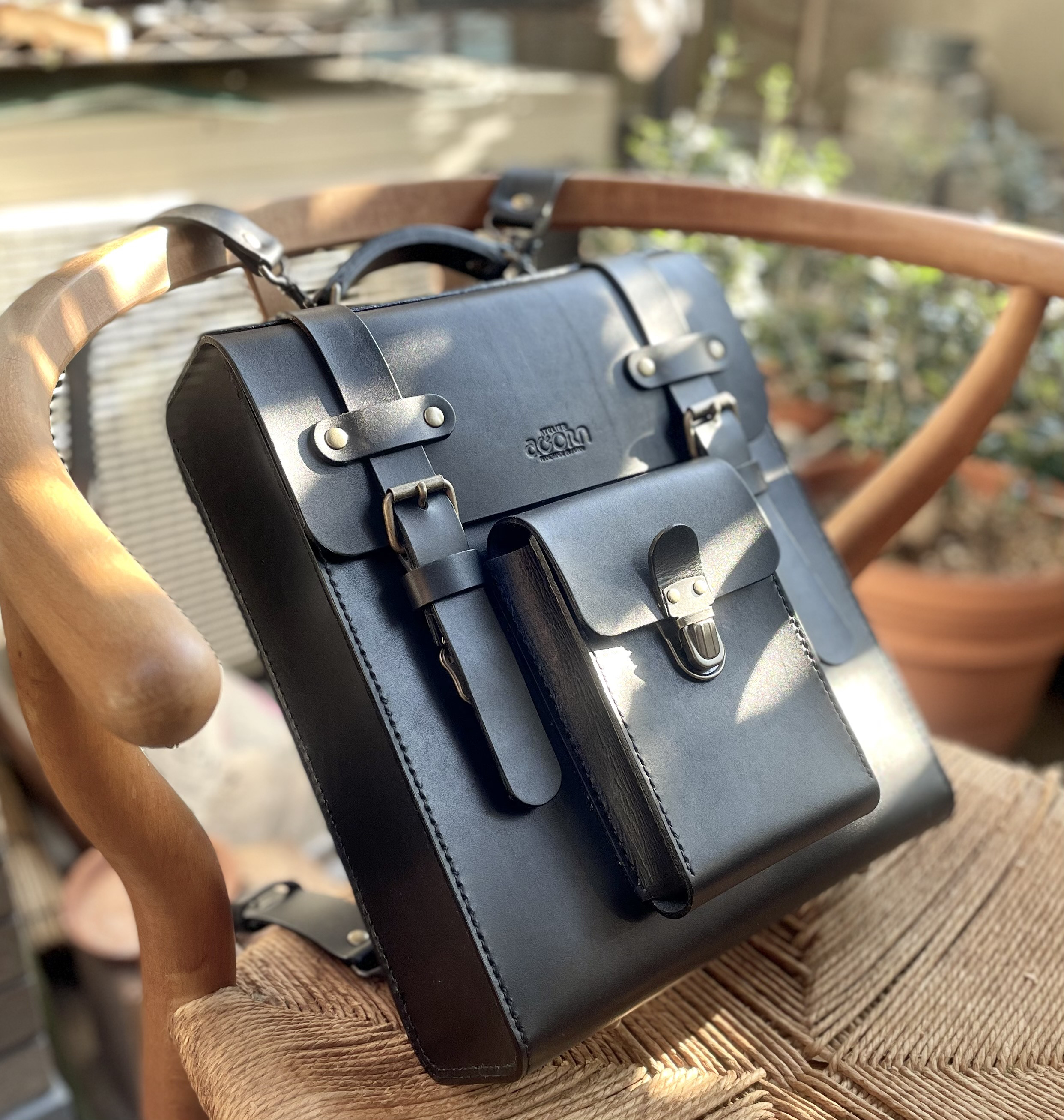 《　30%OFF  》　ヌメ革　リュック　クロ　箱型ポケット　手縫い　☆送料無料