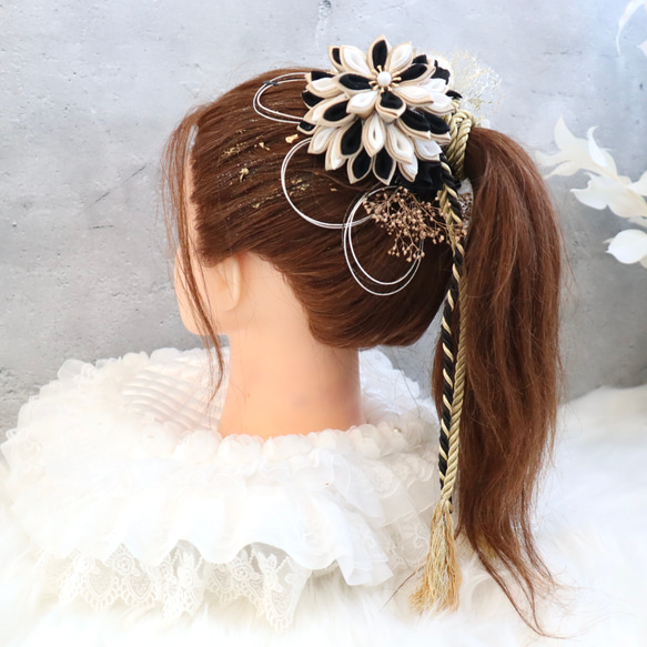 つまみ細工　ブラック×ゴールド　成人式振袖髪飾り　成人式　髪飾り　ポニー　オシャレ　紐　和紐　黒　金 3枚目の画像