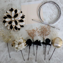 つまみ細工　ブラック×ゴールド　成人式振袖髪飾り　成人式　髪飾り　ポニー　オシャレ　紐　和紐　黒　金 9枚目の画像