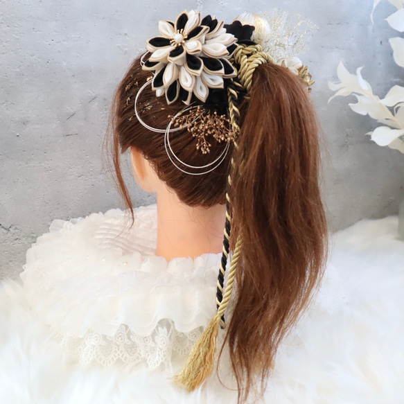 つまみ細工　ブラック×ゴールド　成人式振袖髪飾り　成人式　髪飾り　ポニー　オシャレ　紐　和紐　黒　金 4枚目の画像