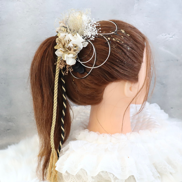 つまみ細工　ブラック×ゴールド　成人式振袖髪飾り　成人式　髪飾り　ポニー　オシャレ　紐　和紐　黒　金 8枚目の画像