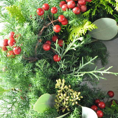 早割クリスマス2025✽フレッシュな針葉樹✽赤い実のクリスマスリース