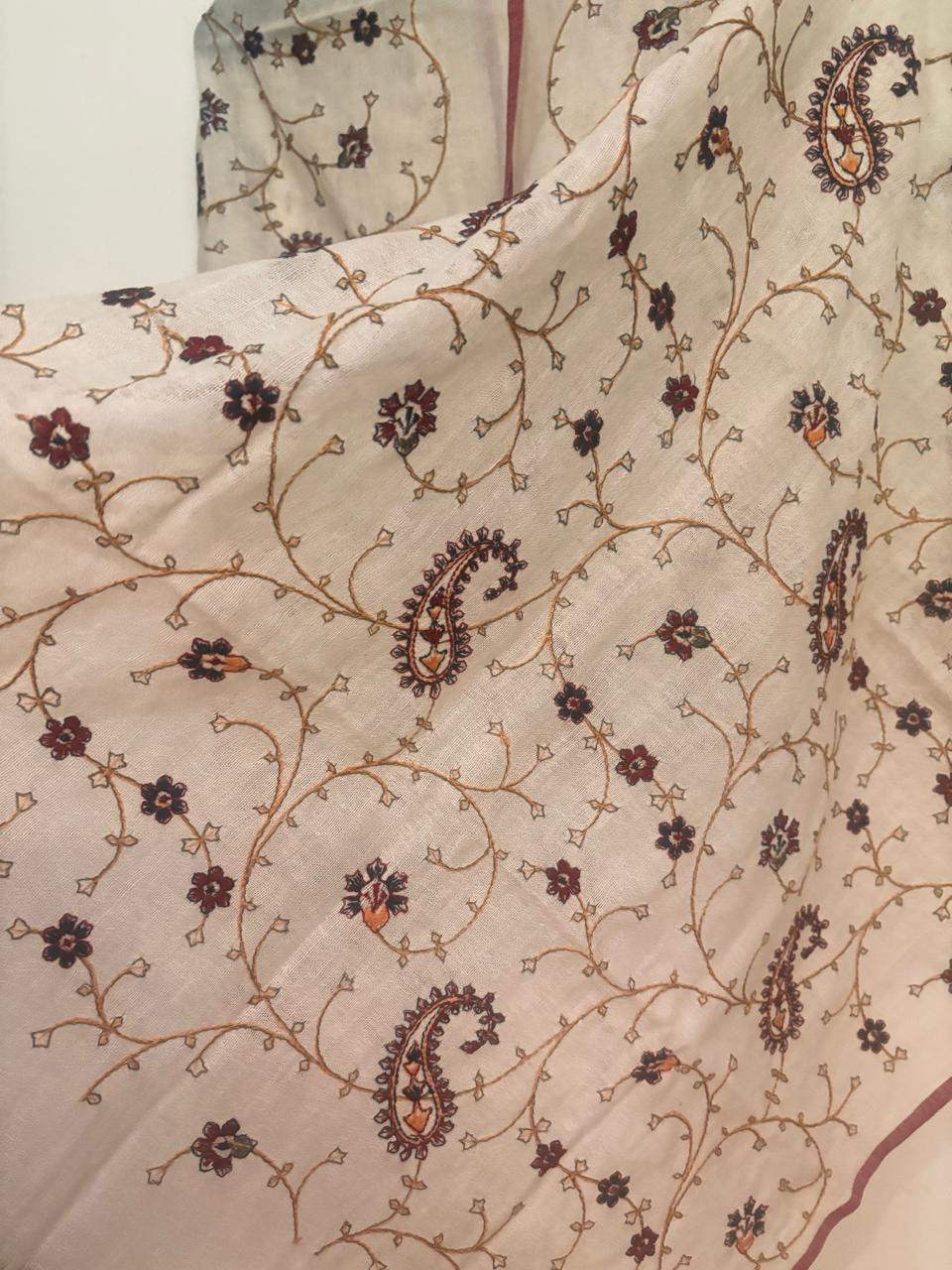 ウール100％冬用刺繍ストール｜エスニックな暖かさと上品さをプラス KA-257031-B