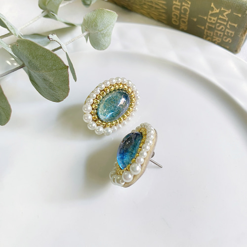 【専用】ビーズ刺繍ピアス　アクアカボションにアンティークブルーゴールドリボン チェコ/ガラスカボション」【clearBlue】チェコガラスとビーズ刺繍