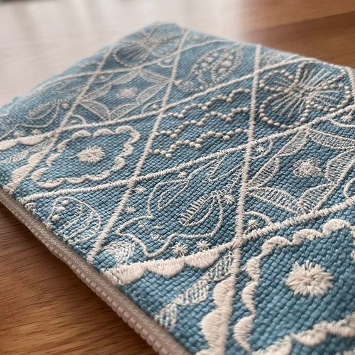 mina perhonen symphony フラットポーチ ミナペルホネン の刺繍生地