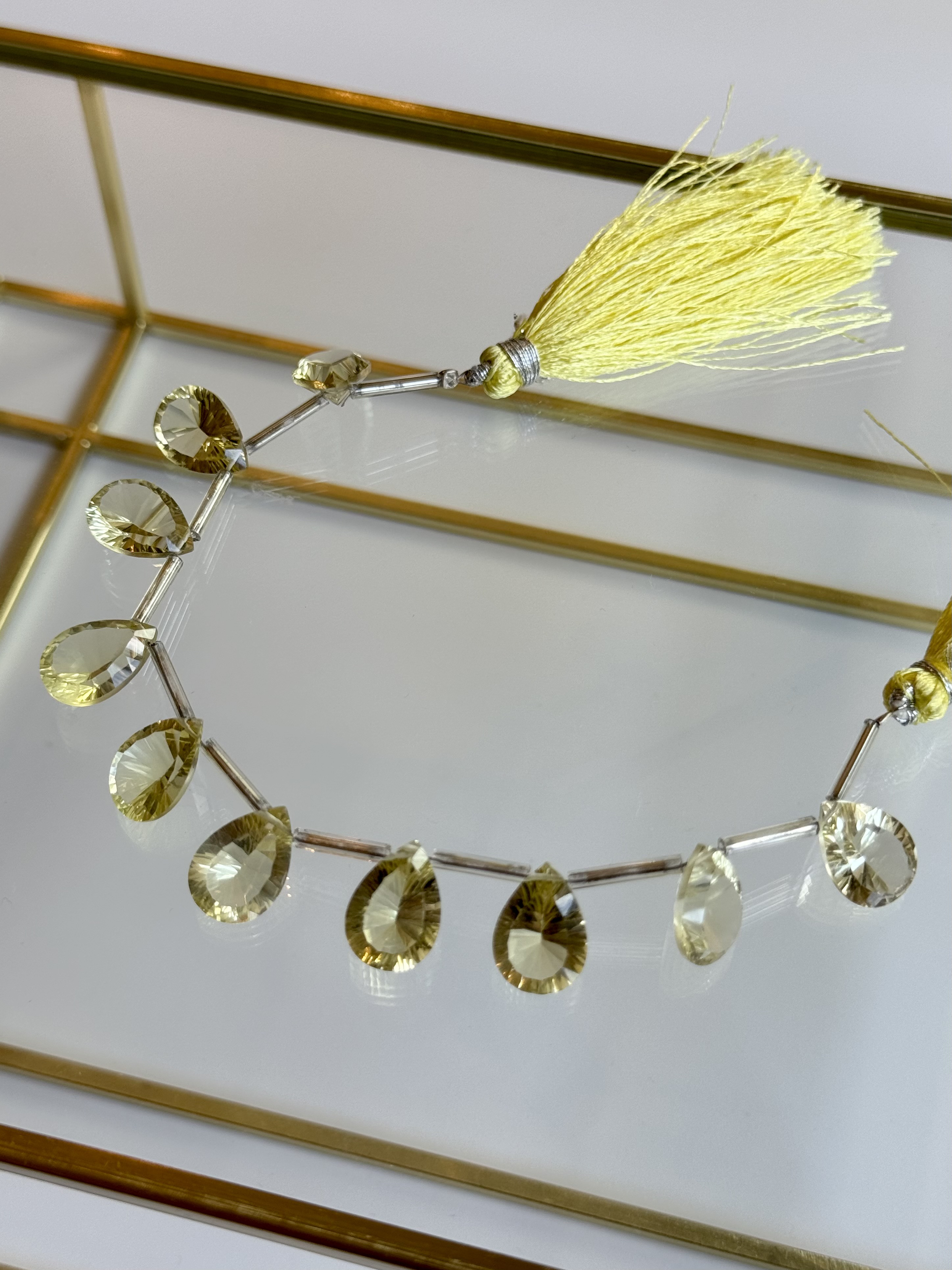 ブラジル産レモンクォーツ　ペアシェイプ コンケーブカット