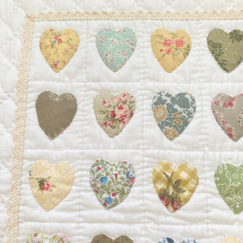 ハートのパッチワークタペストリー パッチワークキルトタペストリー