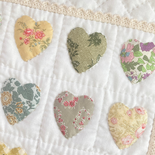 ハートのパッチワークタペストリー パッチワークキルトタペストリー