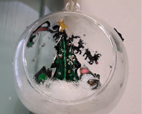 魔法の雪が降る クリスマスの一夜のガラスドーム オーナメント oh