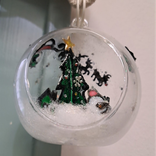 魔法の雪が降る クリスマスの一夜のガラスドーム オーナメント oh