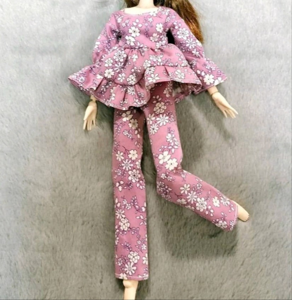 パジャマ人形 ▷パジャマ上下セット 花柄 紫 服 27cmドール オビツ27 ジェニーちゃん