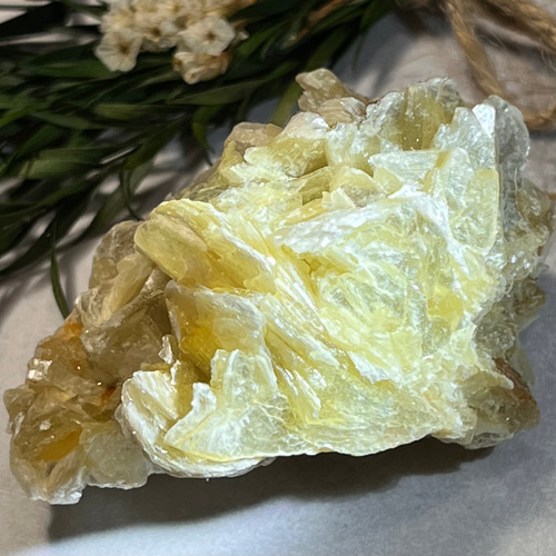 ポジティブを引き寄せる✨ ゴールデンマイカ 金雲母原石 ラフストーン