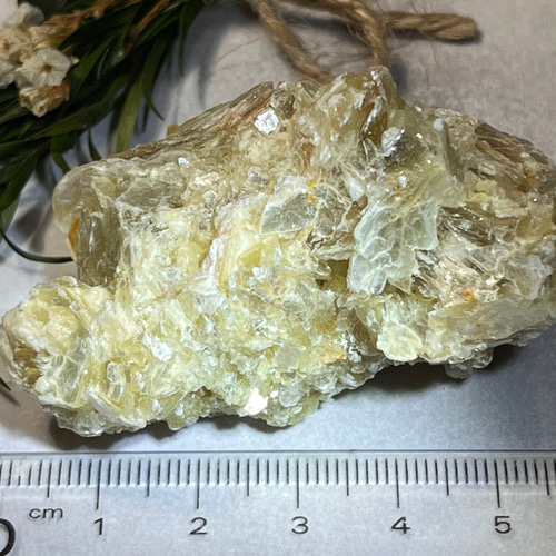 ポジティブを引き寄せる✨ ゴールデンマイカ 金雲母原石 ラフストーン