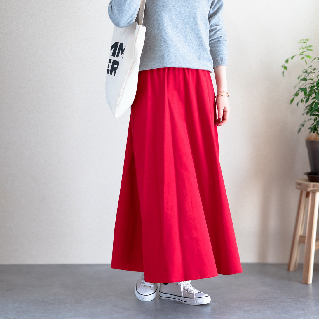 春まで着られる　フレアスカート　軽くてあったかいコットンコーデュロイ　レッド　Aライン　　総ゴム