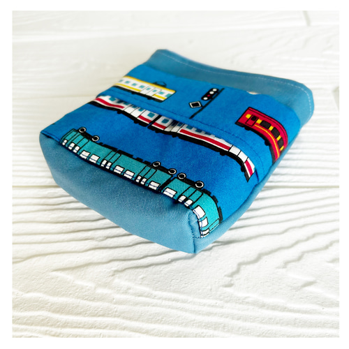 青い電車柄☆再販☆移動ポケット！フタなし マチ広め 男の子【幼稚園