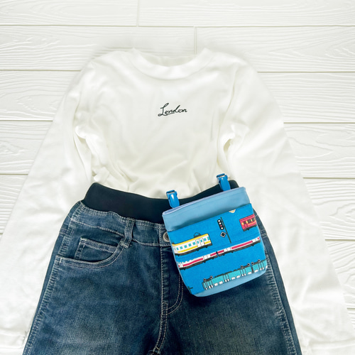 青い電車柄☆再販☆移動ポケット！フタなし マチ広め 男の子【幼稚園