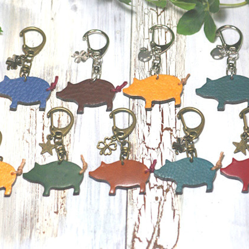 こぶたミニキーホルダー・牛革製・9色豚さん・イニシャル刻印サービス