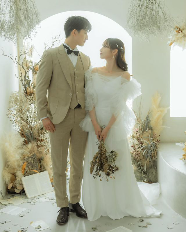 実例写真！ 人気上昇！ウェディングドレス ツーピース ビーズ クレープ生地 ブライダル トップス 前撮り