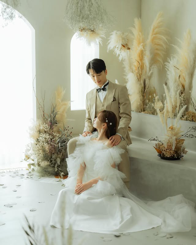 実例写真！ 人気上昇！ウェディングドレス ツーピース ビーズ クレープ生地 ブライダル トップス 前撮り