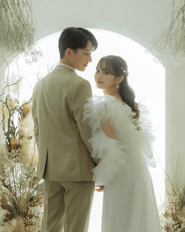 実例写真！ 人気上昇！ウェディングドレス ツーピース ビーズ クレープ生地 ブライダル トップス 前撮り