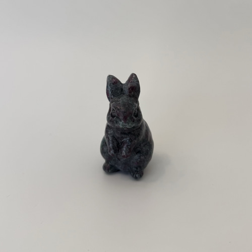 ルビーインカイヤナイト うさぎ カービング 天然石 その他置物 CREA