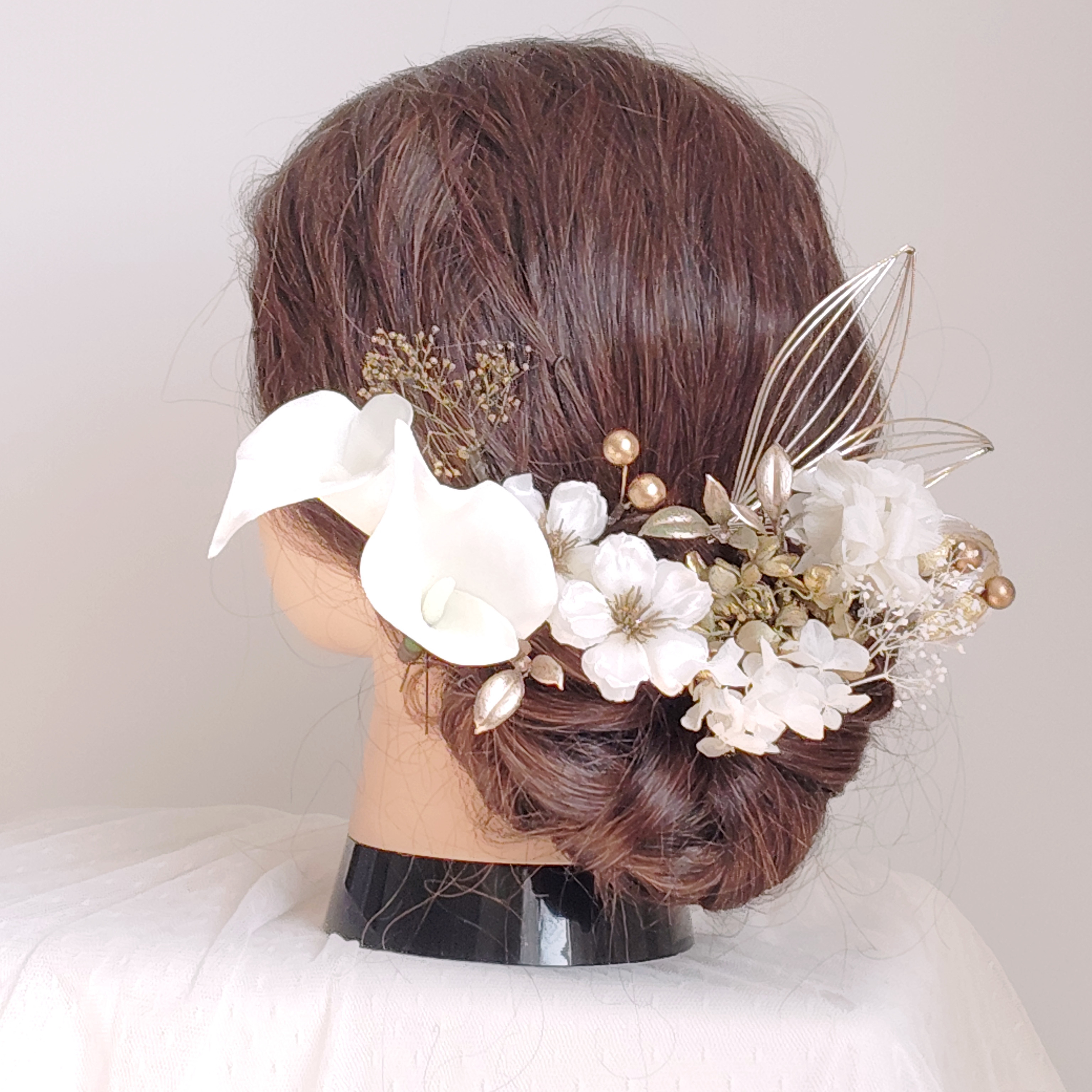 カラーリリィと林檎の花の髪飾り　白無垢　 ゴールドベージュ　白金　水引 　髪飾り　 ヘッドドレス　 ヘアアクセサリー　袴