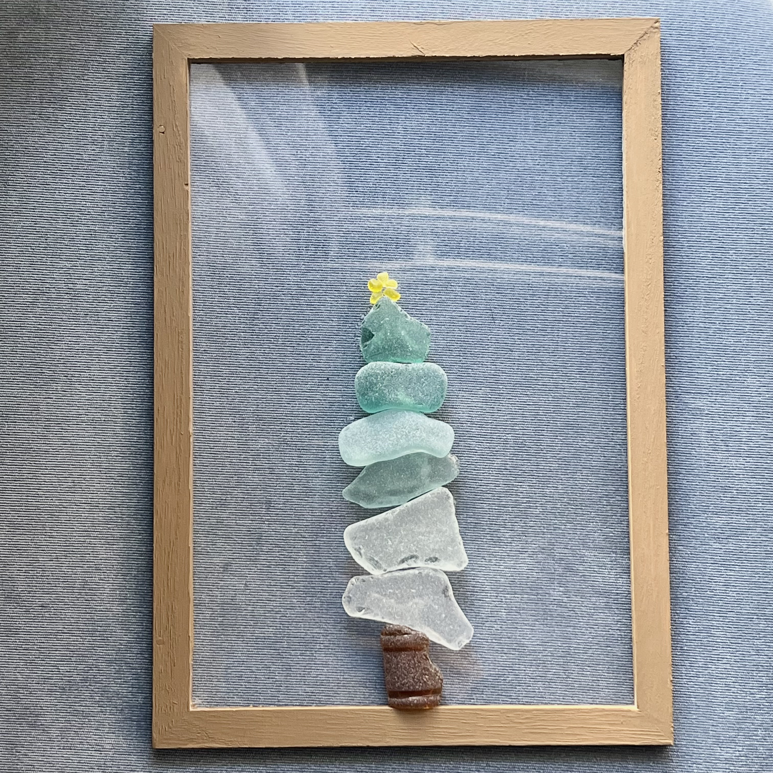 黄色い花咲くシーグラスの木