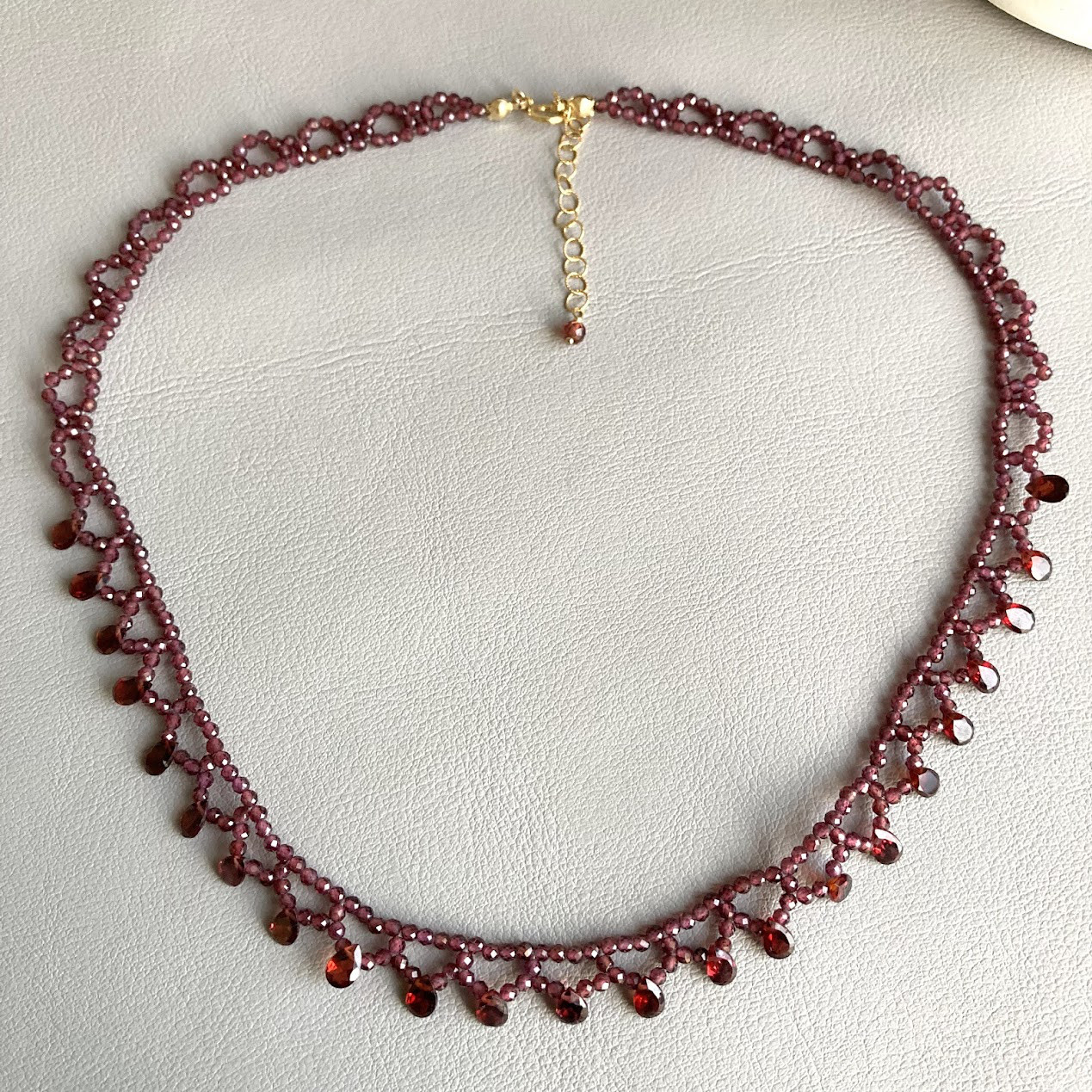 ガーネットのレース編み風ネックレス